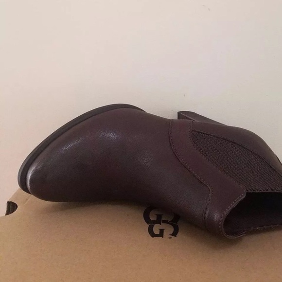 New ugg Cobie II Women’s gorgeous boots $295 - Picture 7 of 8